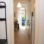 Altbauwohnung Διαμέρισμα *