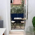 Altbauwohnung Διαμέρισμα *